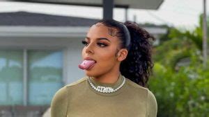 kkvsh tongue|KKVSH: The Model Who Broke the Internet with Her。